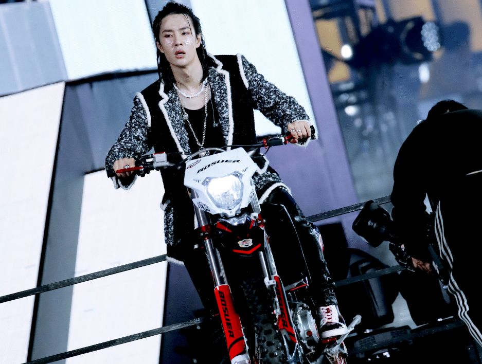  阿扎伦卡回归赛场，高光表现首场状态亮眼，巴黎圣日耳曼观众沸腾！-爱游戏官方app